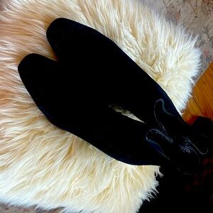 Blondo black waterproof black suede booties with square heels